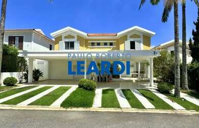 Imagem: A casa em condomínio possui 4 Dormitórios, 5 Banheiros, 4