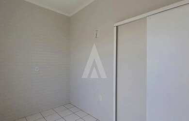 Imagem 6: Apartamento localizado no bairro Iririú, composto por 2 quartos, cozinha...