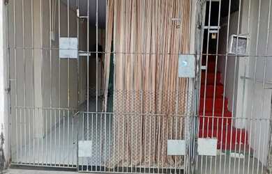 Imagem: A casa possui 1 Dormitório, 1 Banheiro, 1 Vaga na garagem