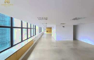 Imagem: O depósito possui 5 Vagas na garagem, 489m² de Área e está