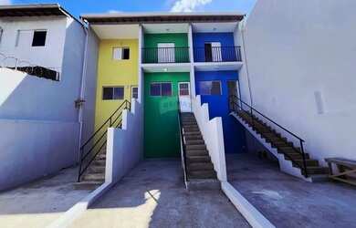 Imagem: A casa à venda possui 2 Dormitórios, 1 Banheiro, 2 Vagas na