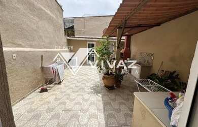 Imagem: A casa possui 4 Dormitórios, 3 Banheiros, 1 Vaga na garagem