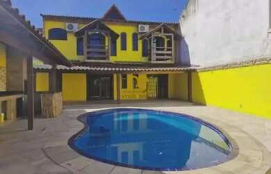 Imagem: A casa possui 2 Dormitórios, 3 Banheiros, 3 Vagas na garagem