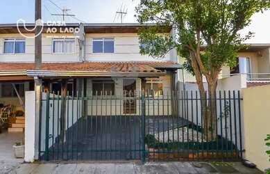 Imagem: A casa possui 3 Dormitórios, 1 Banheiro, 1 Vaga na garagem