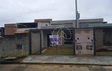 Imagem: A casa possui 2 Dormitórios, 2 Banheiros, 2 Vagas na garagem