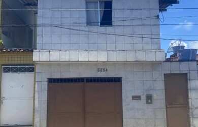 Imagem: A casa possui 1 Dormitório, 1 Banheiro, 1 Vaga na garagem