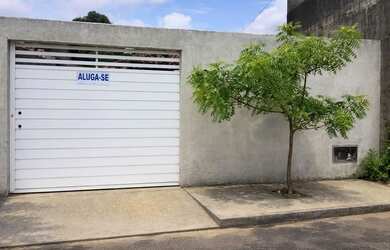 Imagem: A casa possui 2 Dormitórios, 1 Banheiro, 1 Vaga na garagem