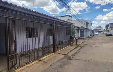 Imagem: QNP 12 VENDO ÁGIO EXCELENTE CASA COM KIT NOS FUNDOS ACEITA