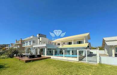 Imagem: A casa possui 5 Dormitórios, 5 Banheiros, 2 Vagas na garagem