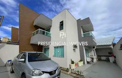 Imagem: A casa possui 3 Dormitórios, 3 Banheiros, 2 Vagas na garagem