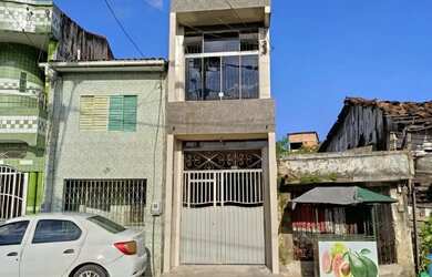 Imagem: A casa possui 2 Dormitórios, 4 Banheiros, 2 Vagas na garagem