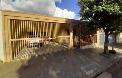 Imagem: A casa possui 2 Dormitórios, 2 Banheiros, 10m² de Área e