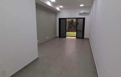 Imagem: O depósito possui 1 Vaga na garagem, 56m² de Área e está