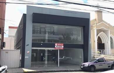 Imagem: O depósito possui 4 Vagas na garagem e 400m² de Área e está