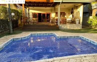 Imagem: A casa em condomínio possui 4 Dormitórios, 5 Banheiros, 4