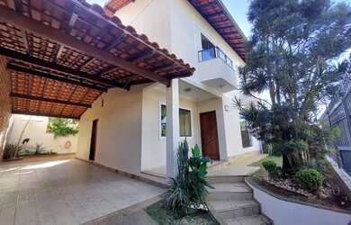 Imagem: A casa em condomínio possui 4 Dormitórios, 4 Banheiros, 2