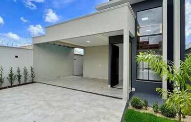 Imagem: A casa possui 4 Dormitórios, 2 Banheiros, 3 Vagas na garagem