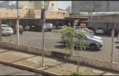 Imagem: O depósito possui 5 Vagas na garagem e 1220m² de Área e está