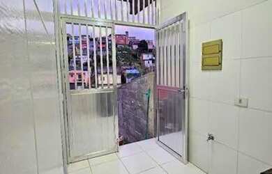 Imagem: A casa possui 3 Dormitórios, 2 Banheiros, 5 Vagas na garagem