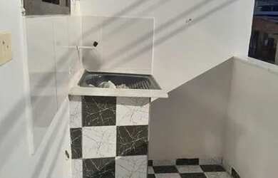 Imagem: A casa possui 1 Dormitório, 1 Banheiro e está localizado