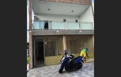 Imagem: A casa possui 2 Dormitórios, 3 Banheiros, 2 Vagas na garagem