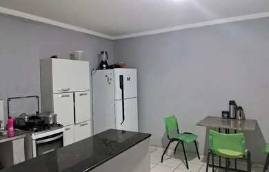 Imagem: A casa possui 1 Dormitório, 1 Banheiro, 1 Vaga na garagem e