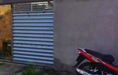 Imagem: A casa possui 1 Dormitório, 1 Banheiro e 2 Vagas na garagem