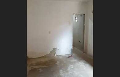 Imagem: A casa possui 2 Dormitórios, 2 Banheiros, 2 Vagas na garagem