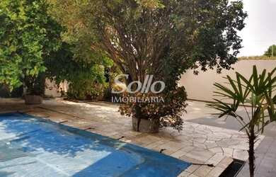 Imagem: A casa possui 3 Dormitórios, 3 Banheiros, 5 Vagas na garagem