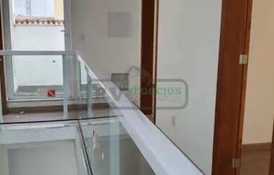 Imagem: A casa possui 3 Dormitórios, 4 Banheiros, 5 Vagas na garagem