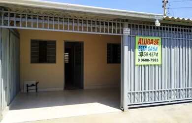 Imagem: A casa possui 2 Dormitórios, 1 Banheiro, 1 Vaga na garagem