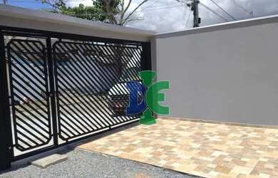 Imagem: A casa possui 3 Dormitórios, 2 Banheiros, 2 Vagas na garagem