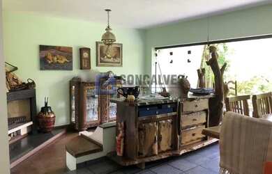 Imagem: A casa para alugar possui 4 Dormitórios, 2 Banheiros, 3 Vagas