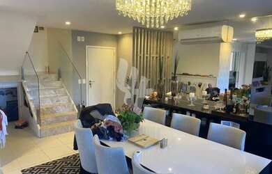 Imagem: O apartamento possui 3 Dormitórios, 4 Banheiros, 2 Vagas na