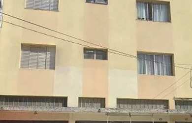 Imagem: O apartamento possui 3 Dormitórios, 1 Banheiro, 1 Vaga na garagem