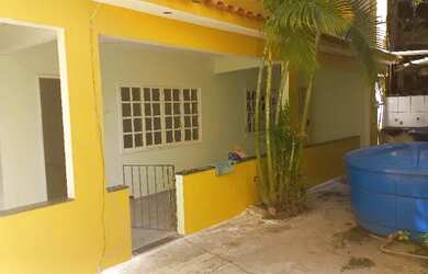 Imagem: A casa possui 2 Dormitórios, 2 Banheiros, 1 Vaga na garagem