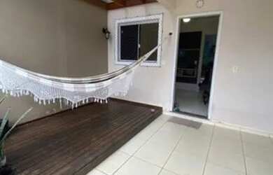 Imagem: A casa possui 3 Dormitórios, 1 Banheiro, 1 Vaga na garagem