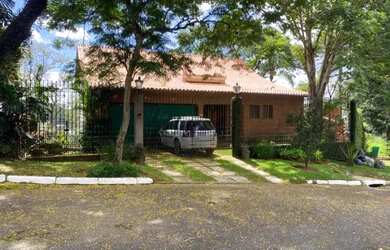 Imagem: A casa em condomínio possui 4 Dormitórios, 3 Banheiros, 4