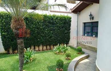 Imagem: A casa possui 4 Dormitórios, 4 Banheiros, 4 Vagas na garagem