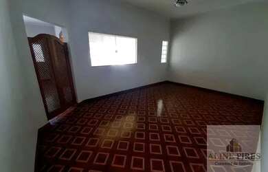 Imagem: A casa possui 3 Dormitórios, 4 Banheiros, 5 Vagas na garagem