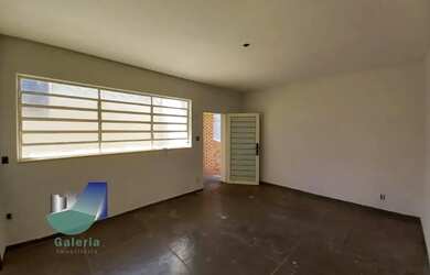 Imagem: O depósito possui 4 Vagas na garagem, 201m² de Área e está