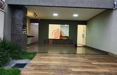 Imagem: A casa possui 3 Dormitórios, 2 Banheiros, 115m² de Área e