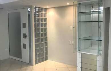 Imagem: O apartamento possui 4 Dormitórios, 1 Banheiro, 2 Vagas na