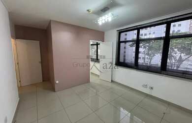 Imagem: O depósito possui 1 Vaga na garagem, 50m² de Área e está