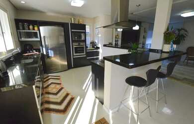 Imagem 11: Casa a venda. Churrasqueira, Ar-condicionado, 305-0m² de Áreae2 Vagas...