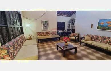 Imagem: A casa possui 4 Dormitórios, 3 Banheiros, 5 Vagas na garagem