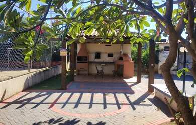 Imagem: A casa em condomínio possui 3 Dormitórios, 2 Banheiros, 2