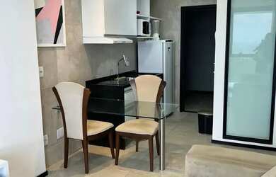 Imagem: O apartamento possui 1 Dormitório, 1 Banheiro, 1 Vaga na garagem