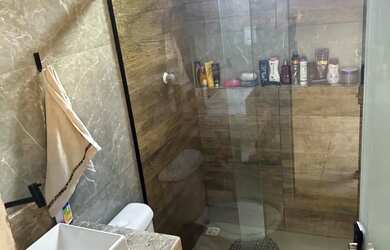 Imagem: A casa possui 2 Dormitórios, 1 Banheiro e está localizado