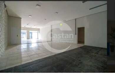 Imagem: O depósito possui 3 Vagas na garagem, 295m² de Área e está